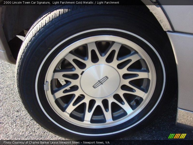 Light Parchment Gold Metallic / Light Parchment 2000 Lincoln Town Car Signature