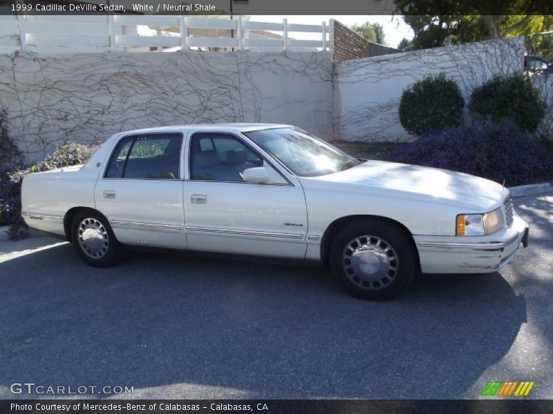 White / Neutral Shale 1999 Cadillac DeVille Sedan
