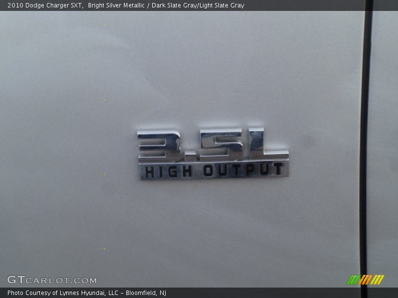 Bright Silver Metallic / Dark Slate Gray/Light Slate Gray 2010 Dodge Charger SXT