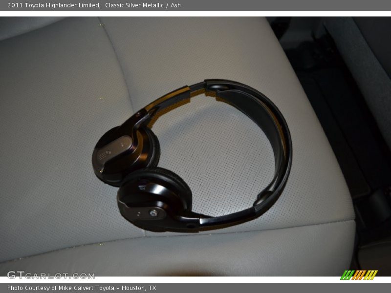 Classic Silver Metallic / Ash 2011 Toyota Highlander Limited