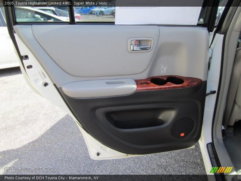 Super White / Ivory 2005 Toyota Highlander Limited 4WD