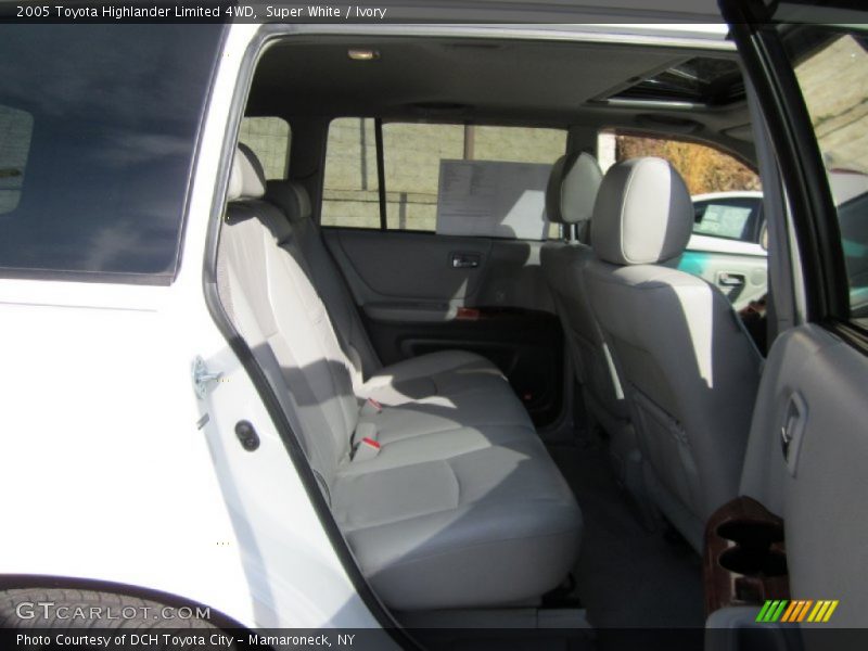 Super White / Ivory 2005 Toyota Highlander Limited 4WD