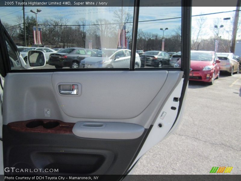 Super White / Ivory 2005 Toyota Highlander Limited 4WD