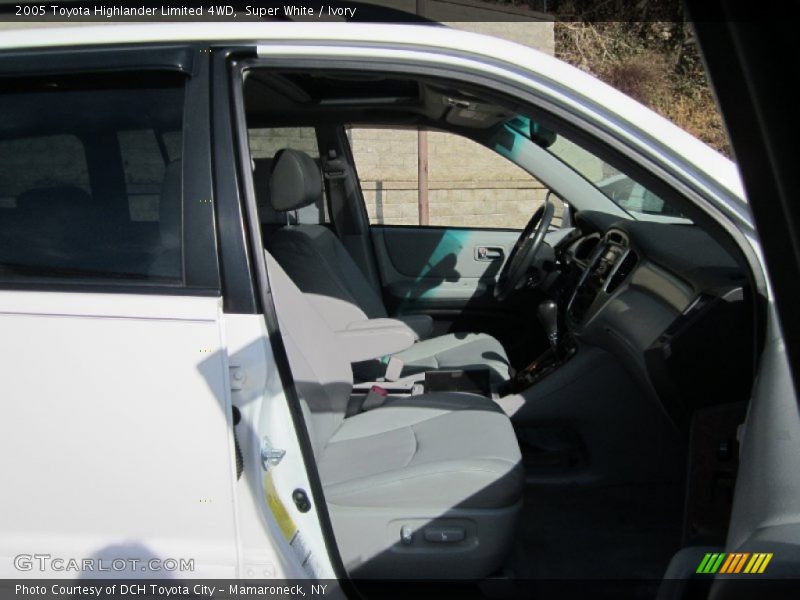 Super White / Ivory 2005 Toyota Highlander Limited 4WD