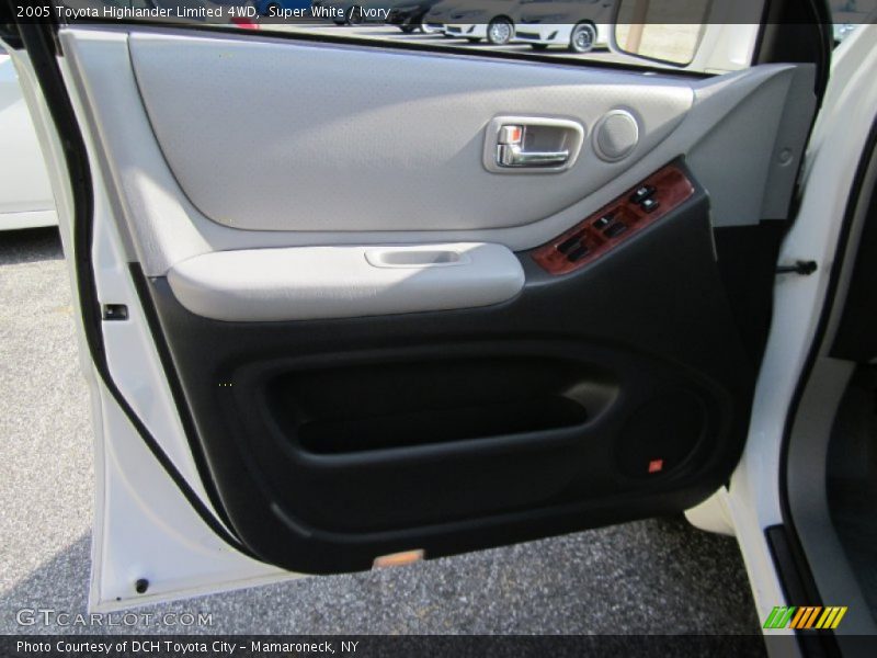 Super White / Ivory 2005 Toyota Highlander Limited 4WD