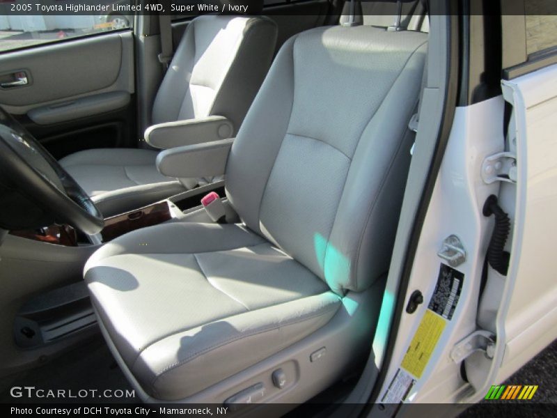 Super White / Ivory 2005 Toyota Highlander Limited 4WD