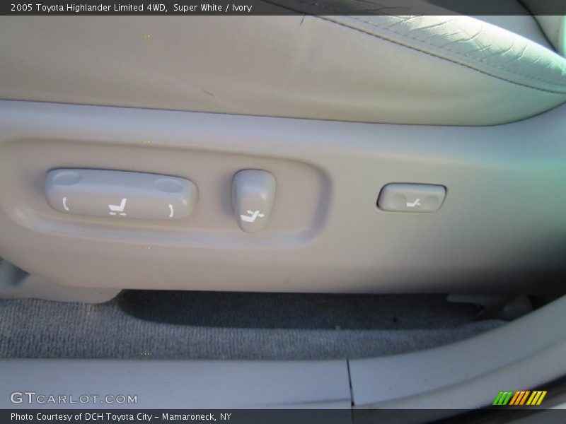 Super White / Ivory 2005 Toyota Highlander Limited 4WD