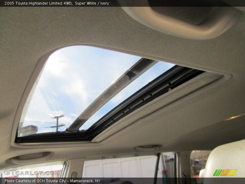 Super White / Ivory 2005 Toyota Highlander Limited 4WD