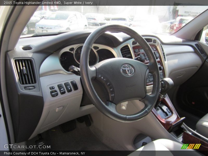 Super White / Ivory 2005 Toyota Highlander Limited 4WD