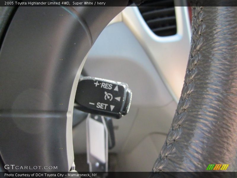 Super White / Ivory 2005 Toyota Highlander Limited 4WD