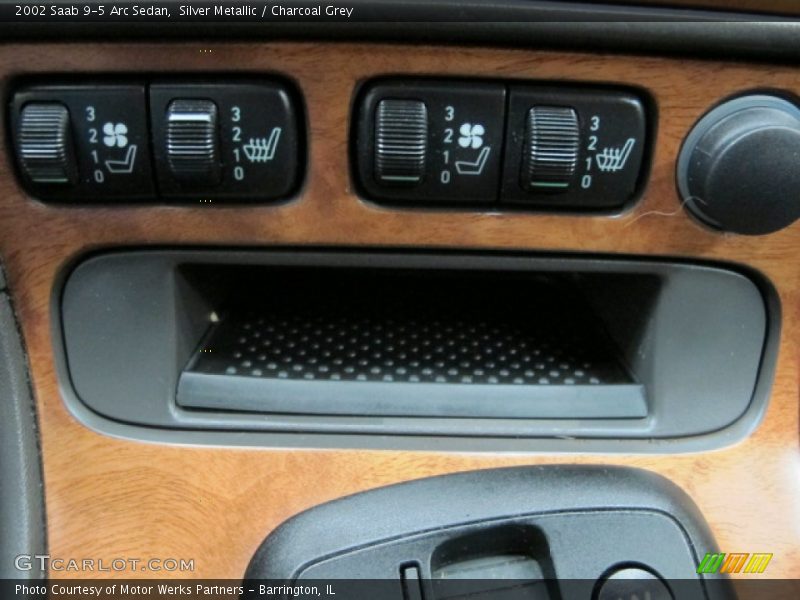 Controls of 2002 9-5 Arc Sedan