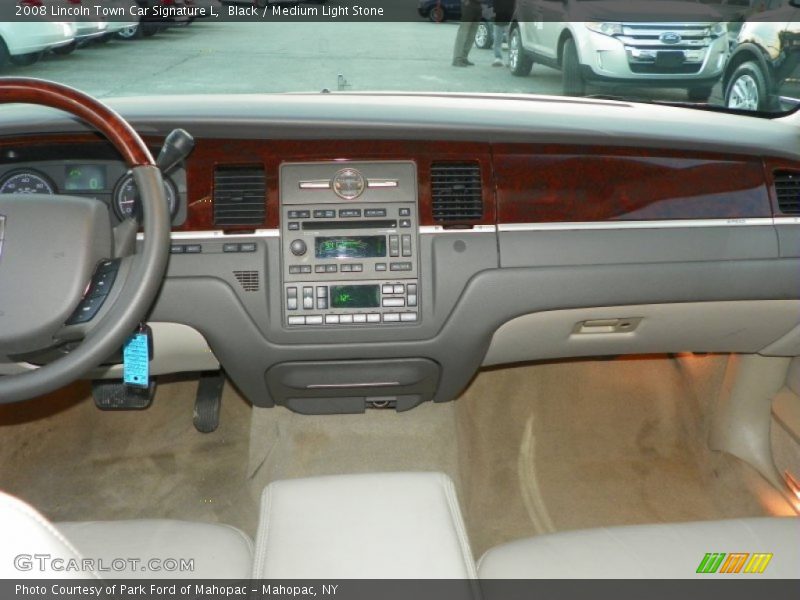 Black / Medium Light Stone 2008 Lincoln Town Car Signature L