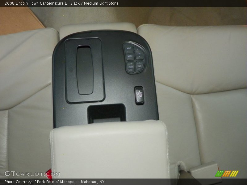 Black / Medium Light Stone 2008 Lincoln Town Car Signature L