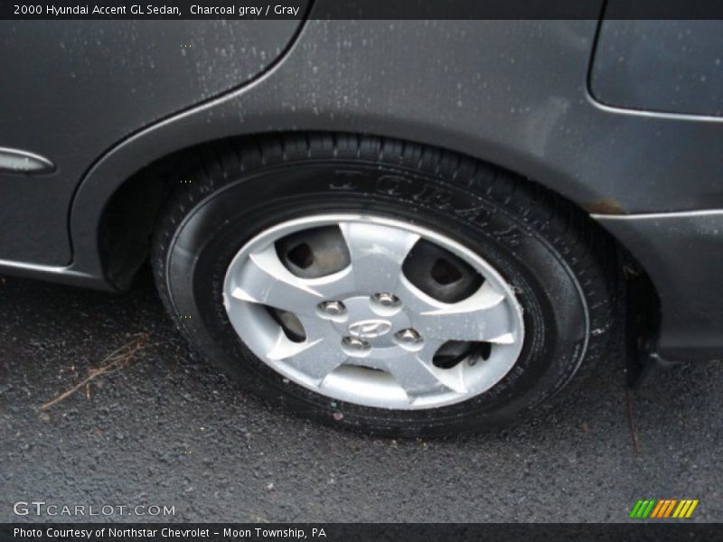 Charcoal gray / Gray 2000 Hyundai Accent GL Sedan