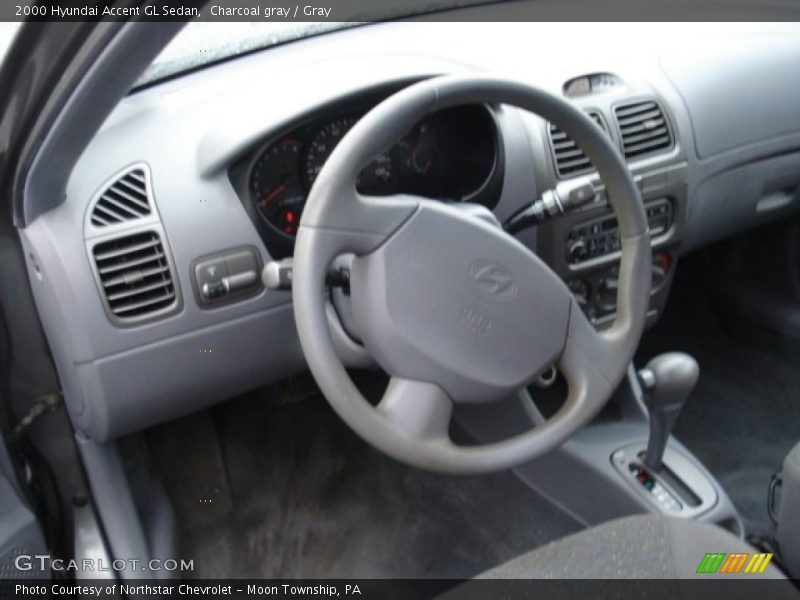Charcoal gray / Gray 2000 Hyundai Accent GL Sedan