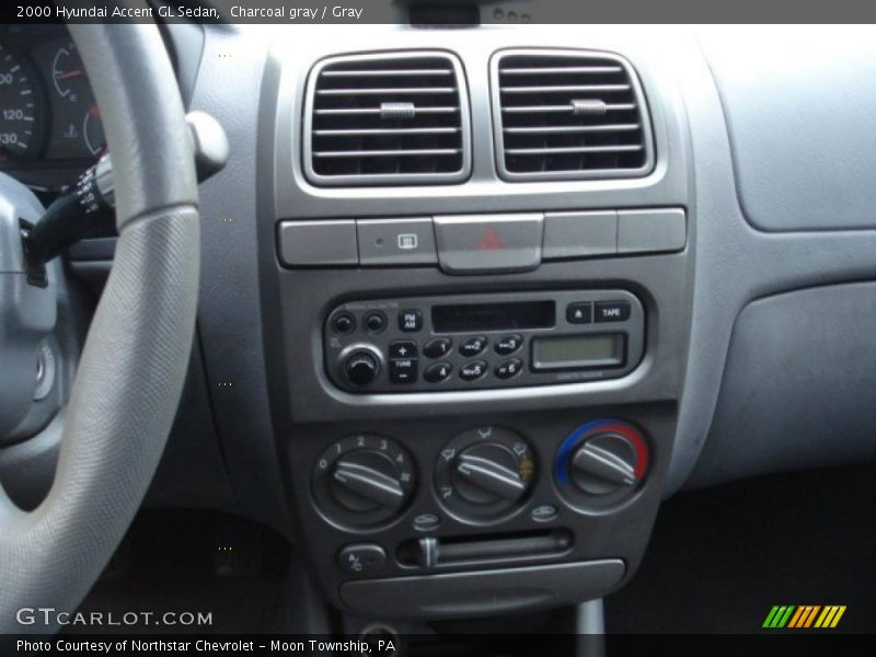 Charcoal gray / Gray 2000 Hyundai Accent GL Sedan