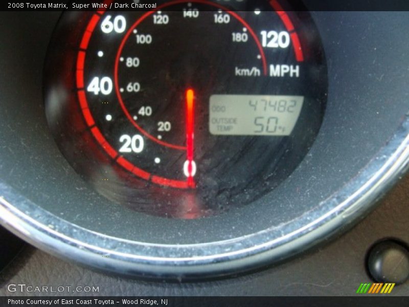 Super White / Dark Charcoal 2008 Toyota Matrix