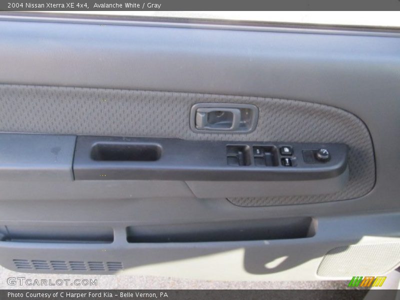 Avalanche White / Gray 2004 Nissan Xterra XE 4x4