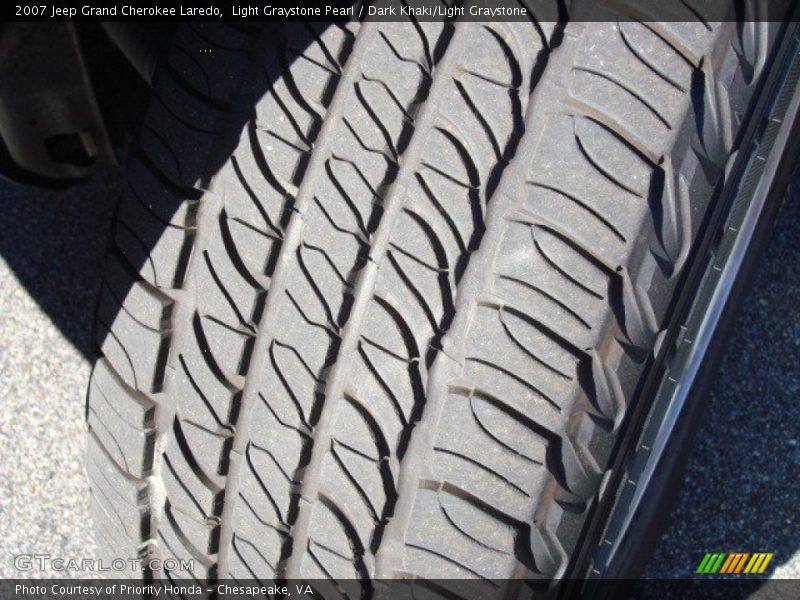 Light Graystone Pearl / Dark Khaki/Light Graystone 2007 Jeep Grand Cherokee Laredo
