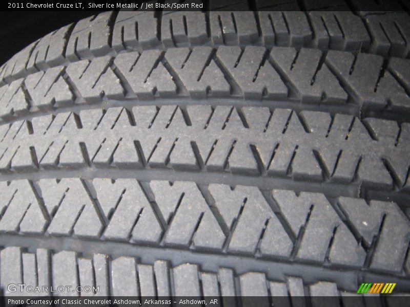 Silver Ice Metallic / Jet Black/Sport Red 2011 Chevrolet Cruze LT