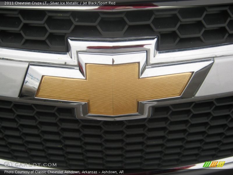 Silver Ice Metallic / Jet Black/Sport Red 2011 Chevrolet Cruze LT