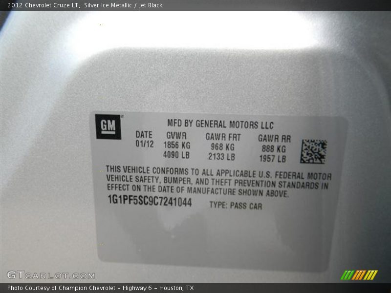 Silver Ice Metallic / Jet Black 2012 Chevrolet Cruze LT