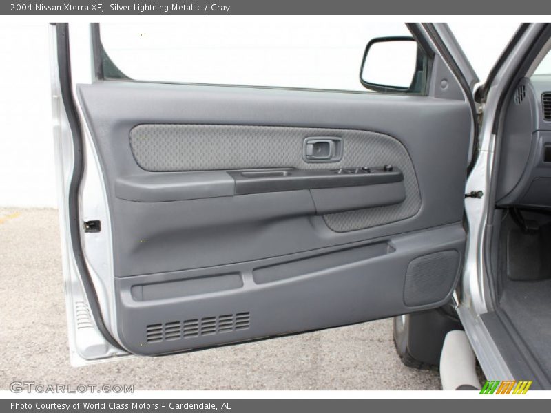 Silver Lightning Metallic / Gray 2004 Nissan Xterra XE