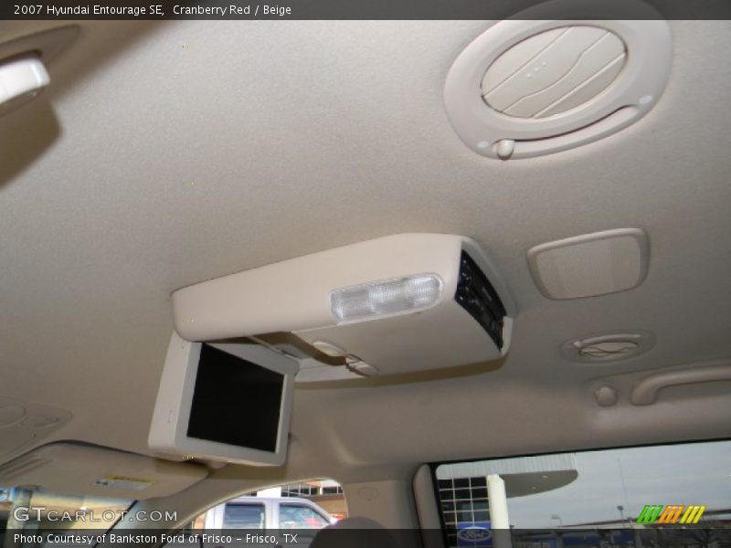 Cranberry Red / Beige 2007 Hyundai Entourage SE
