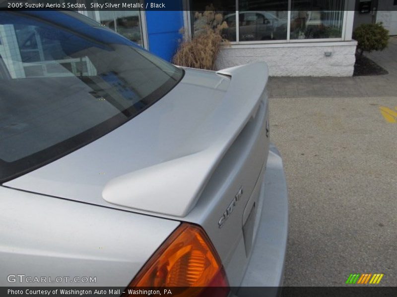 Silky Silver Metallic / Black 2005 Suzuki Aerio S Sedan