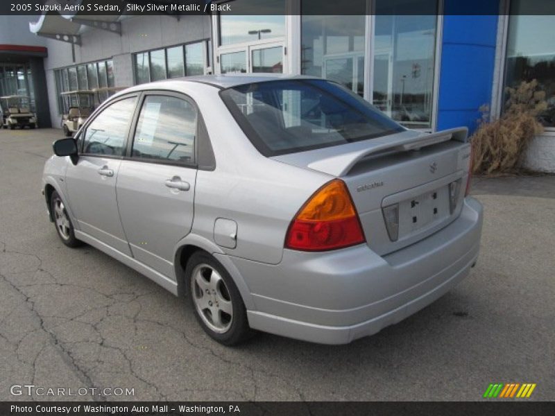 Silky Silver Metallic / Black 2005 Suzuki Aerio S Sedan