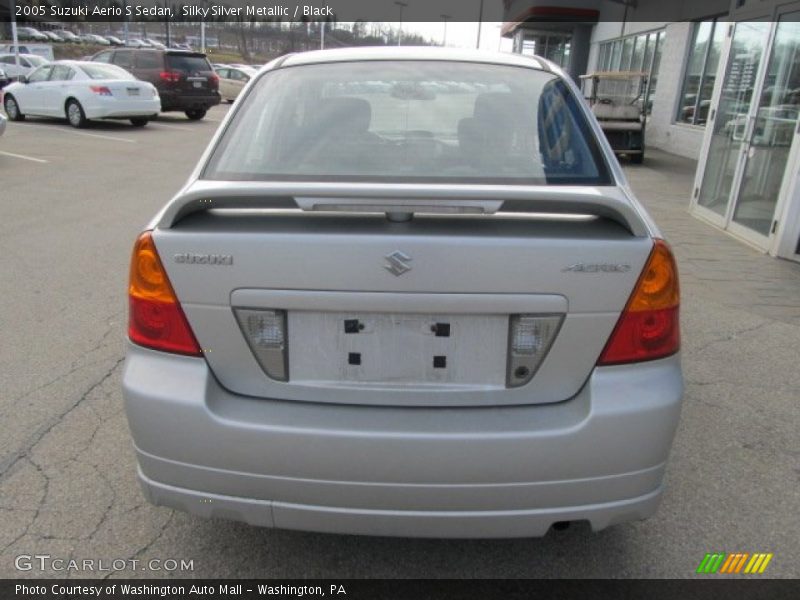 Silky Silver Metallic / Black 2005 Suzuki Aerio S Sedan
