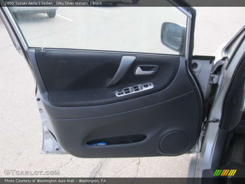 Silky Silver Metallic / Black 2005 Suzuki Aerio S Sedan