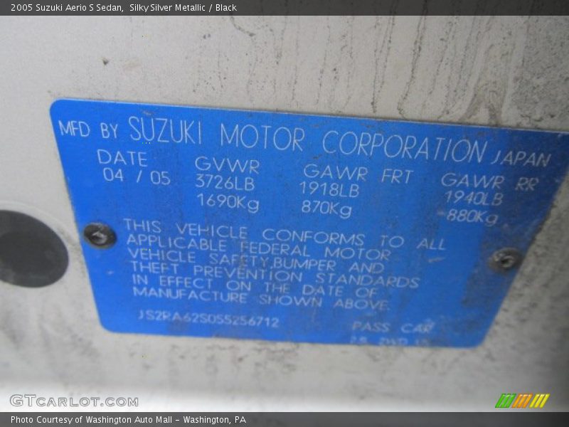 Silky Silver Metallic / Black 2005 Suzuki Aerio S Sedan