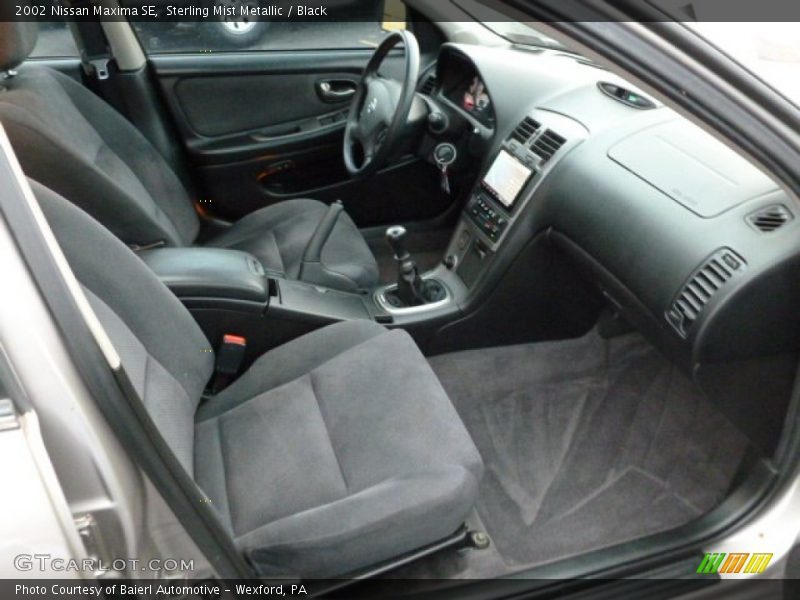 Sterling Mist Metallic / Black 2002 Nissan Maxima SE