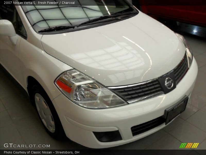 Fresh Powder / Charcoal 2007 Nissan Versa S