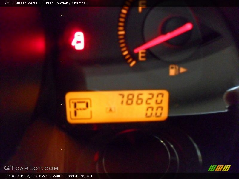 Fresh Powder / Charcoal 2007 Nissan Versa S