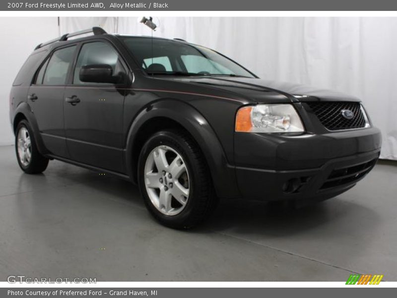 Front 3/4 View of 2007 Freestyle Limited AWD
