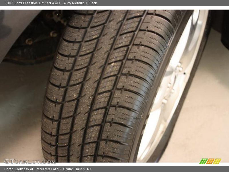 Alloy Metallic / Black 2007 Ford Freestyle Limited AWD