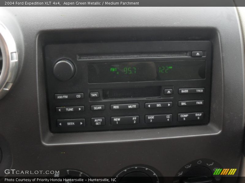 Aspen Green Metallic / Medium Parchment 2004 Ford Expedition XLT 4x4