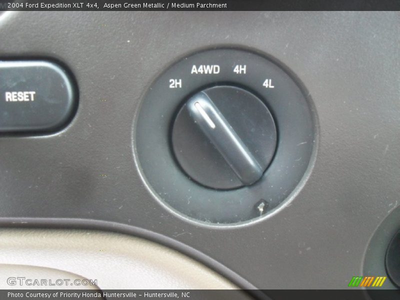 Aspen Green Metallic / Medium Parchment 2004 Ford Expedition XLT 4x4