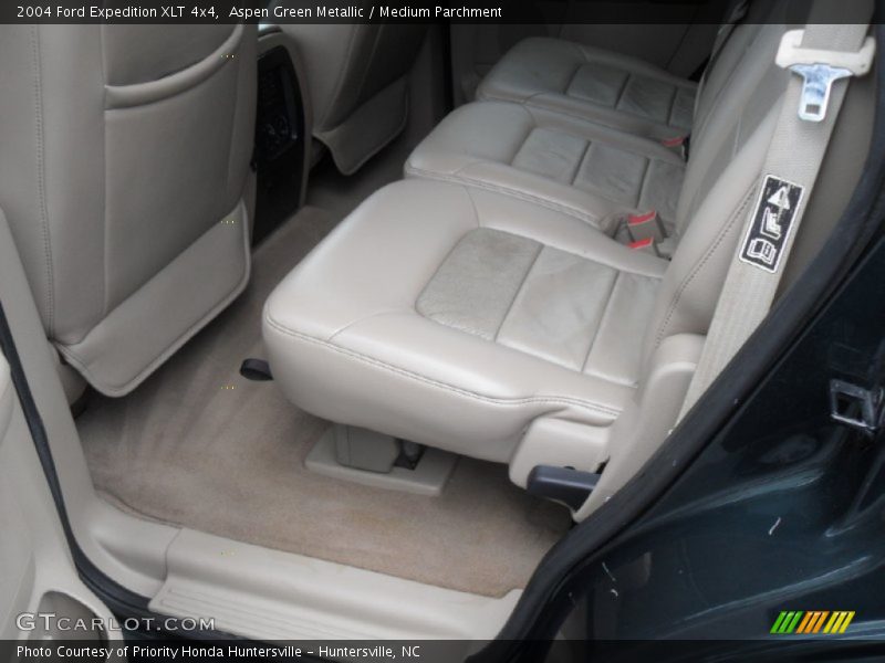 Aspen Green Metallic / Medium Parchment 2004 Ford Expedition XLT 4x4