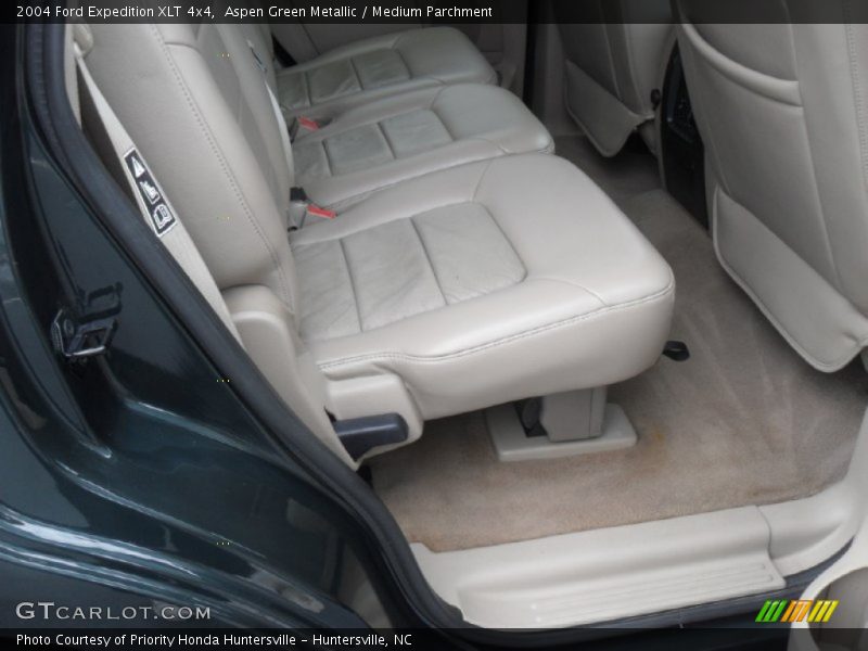 Aspen Green Metallic / Medium Parchment 2004 Ford Expedition XLT 4x4