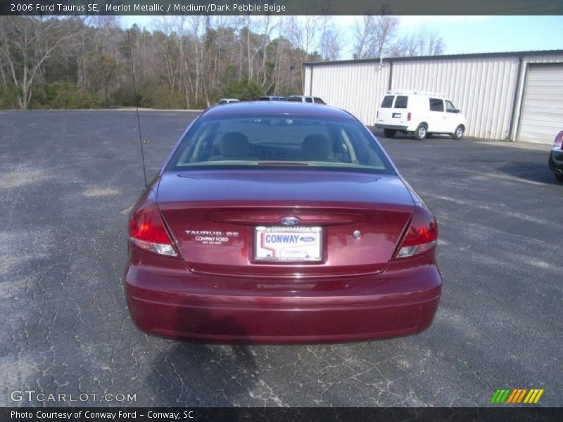 Merlot Metallic / Medium/Dark Pebble Beige 2006 Ford Taurus SE