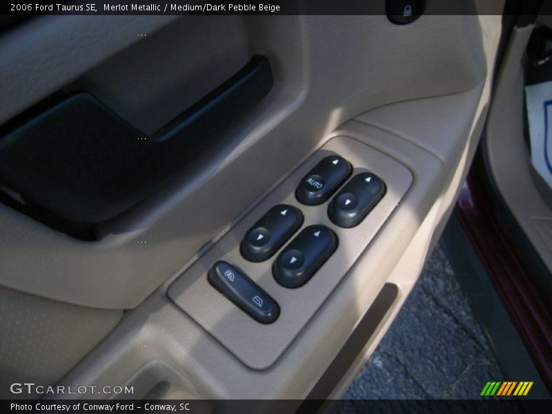 Merlot Metallic / Medium/Dark Pebble Beige 2006 Ford Taurus SE