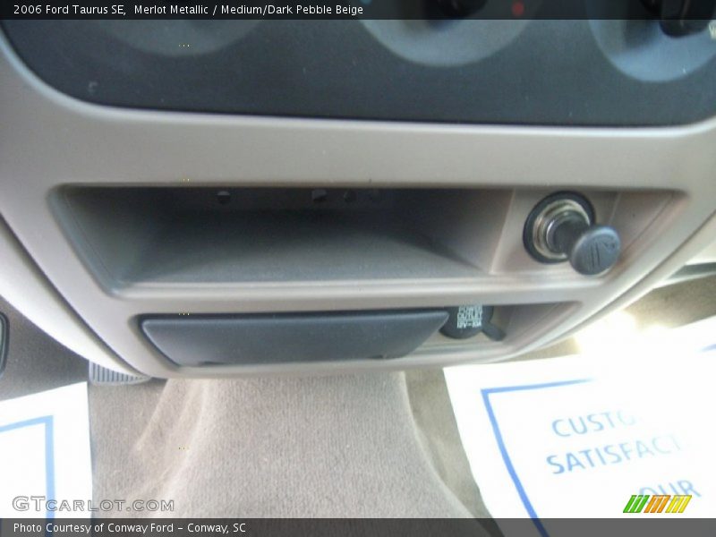 Merlot Metallic / Medium/Dark Pebble Beige 2006 Ford Taurus SE