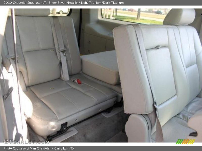 Sheer Silver Metallic / Light Titanium/Dark Titanium 2010 Chevrolet Suburban LT