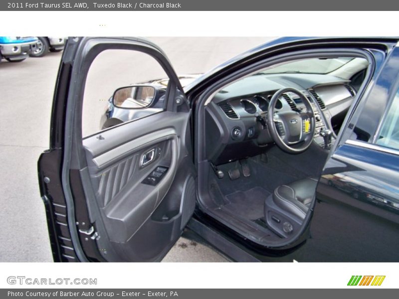 Tuxedo Black / Charcoal Black 2011 Ford Taurus SEL AWD