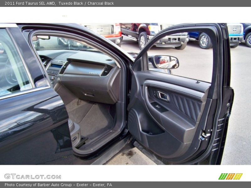 Tuxedo Black / Charcoal Black 2011 Ford Taurus SEL AWD