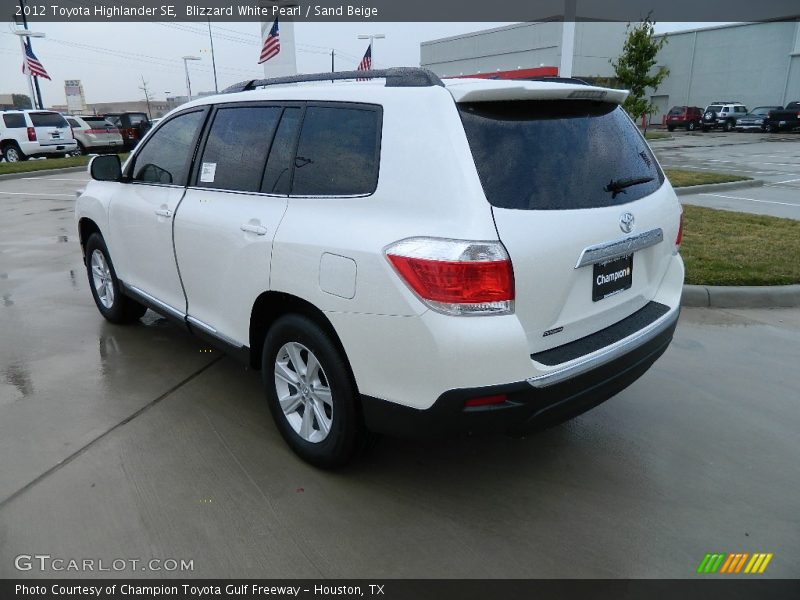 Blizzard White Pearl / Sand Beige 2012 Toyota Highlander SE