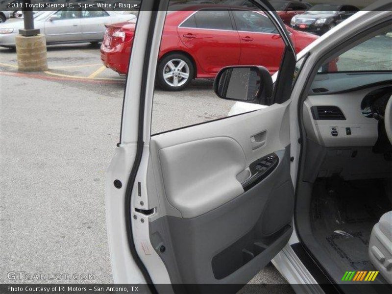 Super White / Bisque 2011 Toyota Sienna LE